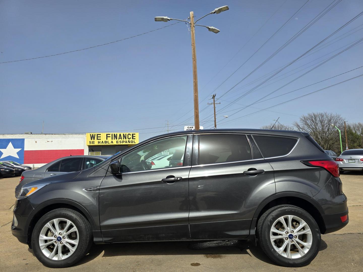 2019 GRAY Ford Escape SE (1FMCU0G9XKU) with an 2.0L L4 DOHC 16V engine, 6A transmission, located at 2660 S.Garland Avenue, Garland, TX, 75041, (469) 298-3118, 32.885387, -96.656776 - Photo#6