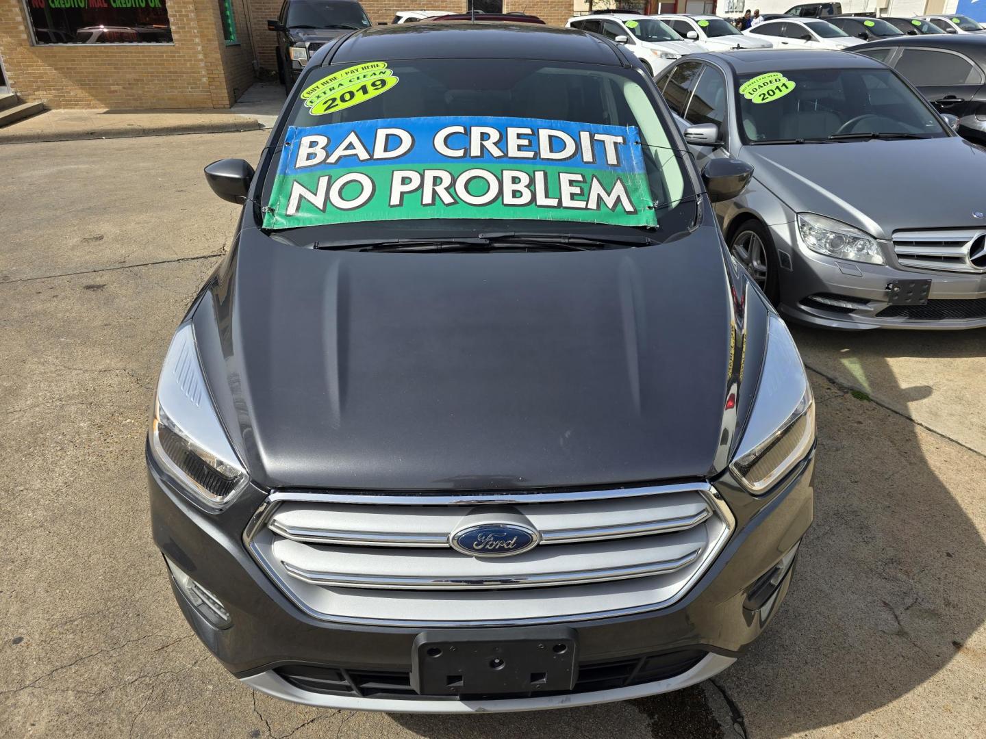 2019 GRAY Ford Escape SE (1FMCU0G9XKU) with an 2.0L L4 DOHC 16V engine, 6A transmission, located at 2660 S.Garland Avenue, Garland, TX, 75041, (469) 298-3118, 32.885387, -96.656776 - Photo#8