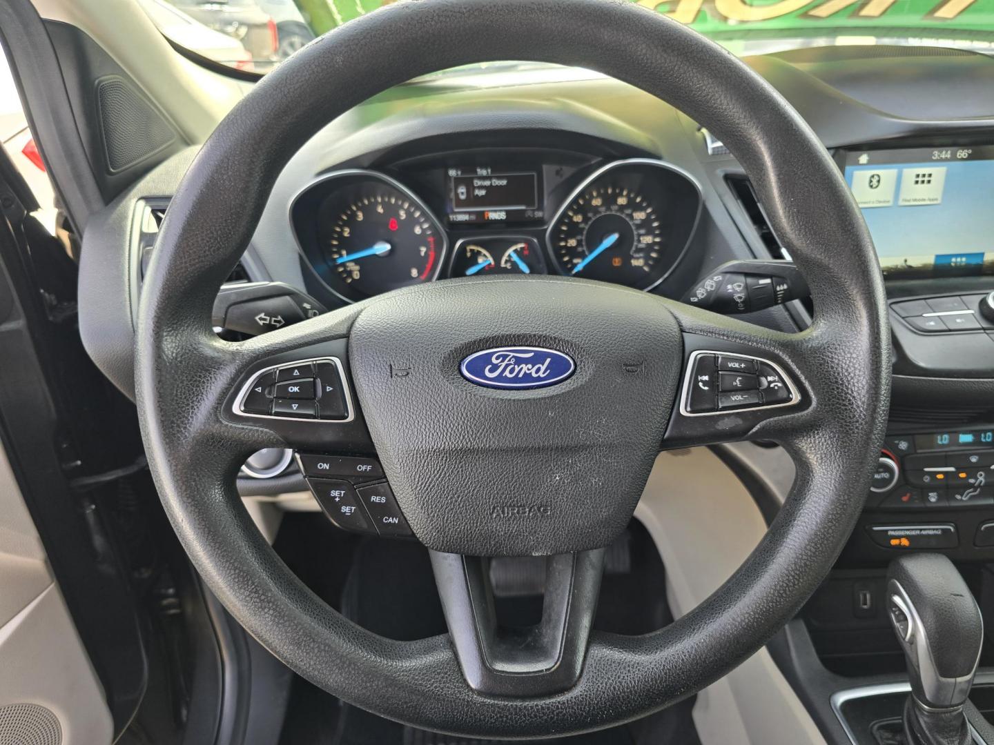 2019 GRAY Ford Escape SE (1FMCU0G9XKU) with an 2.0L L4 DOHC 16V engine, 6A transmission, located at 2660 S.Garland Avenue, Garland, TX, 75041, (469) 298-3118, 32.885387, -96.656776 - Photo#12