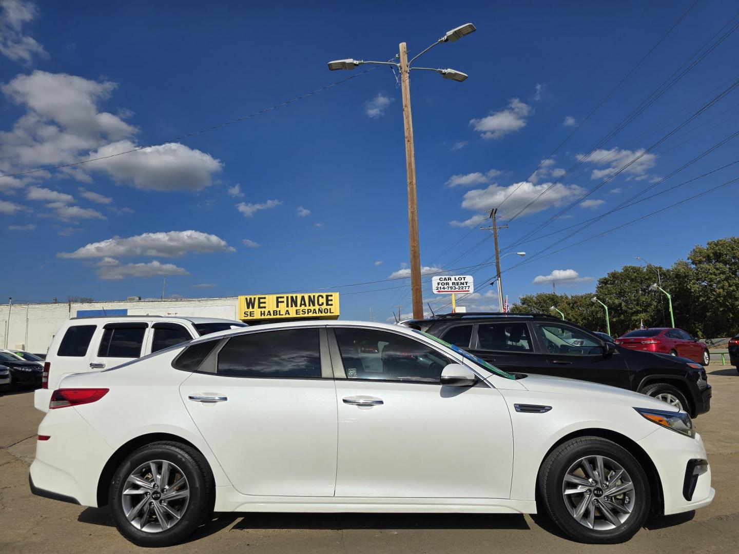 2020 DIAMOND WHITE Kia Optima LX (5XXGT4L32LG) with an 2.4L L4 DOHC 16V engine, 6A transmission, located at 2660 S.Garland Avenue, Garland, TX, 75041, (469) 298-3118, 32.885387, -96.656776 - Photo#2