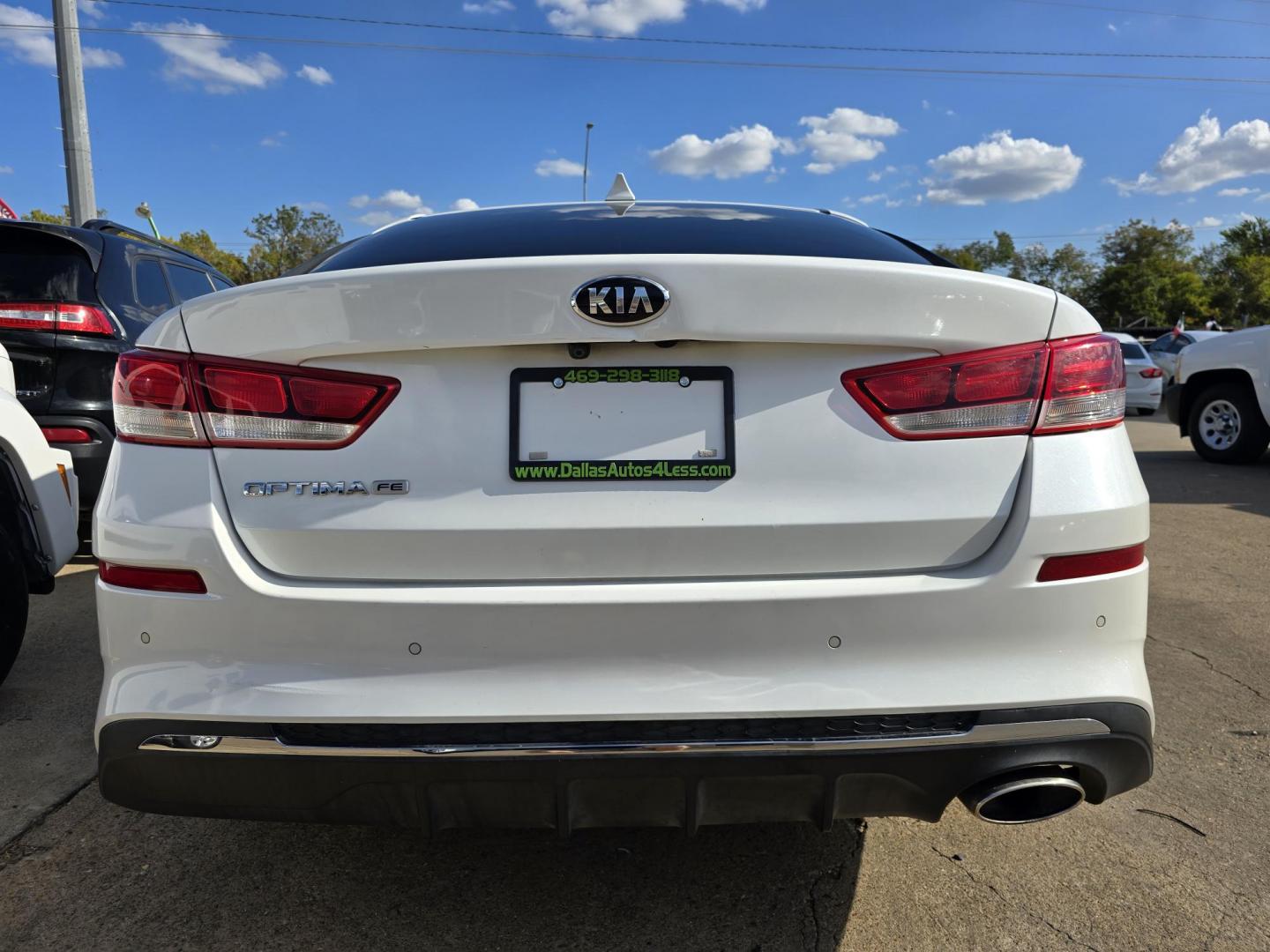 2020 DIAMOND WHITE Kia Optima LX (5XXGT4L32LG) with an 2.4L L4 DOHC 16V engine, 6A transmission, located at 2660 S.Garland Avenue, Garland, TX, 75041, (469) 298-3118, 32.885387, -96.656776 - Photo#4