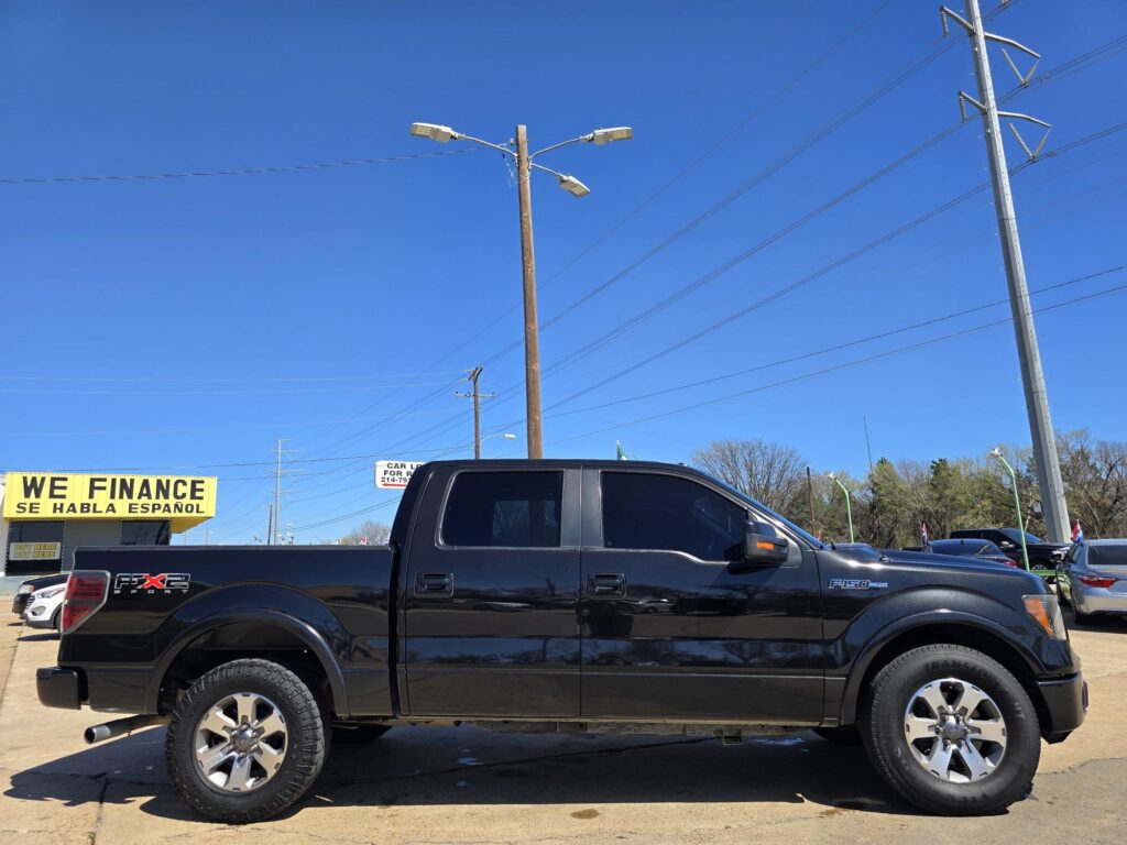 2011 Ford F-150 XL; PLATINUM;