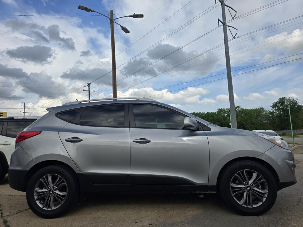 2015 Hyundai TUCSON LIMITED; SE