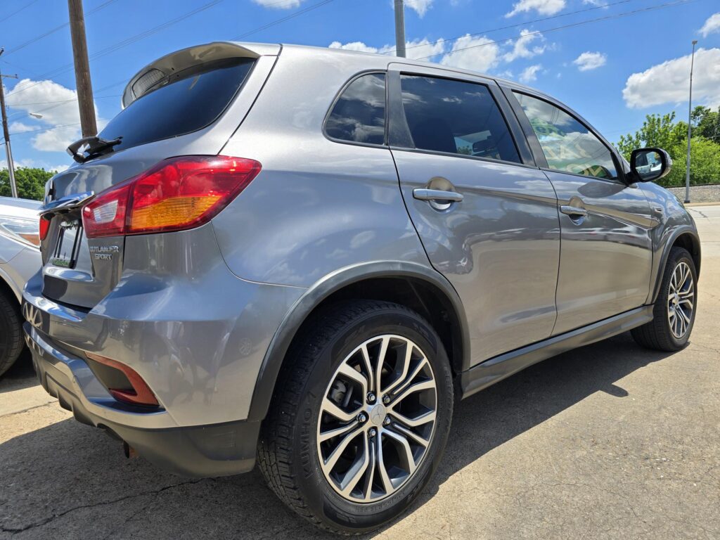 2019 Mitsubishi OUTLANDER SPORT LE;