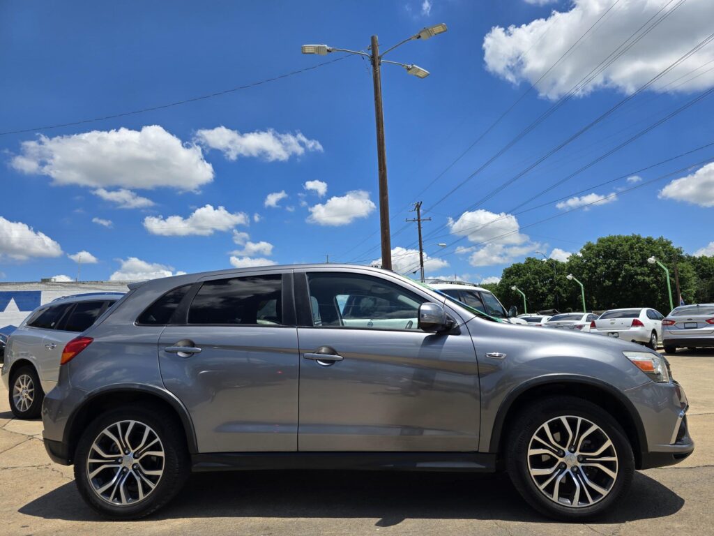 2019 Mitsubishi OUTLANDER SPORT LE;