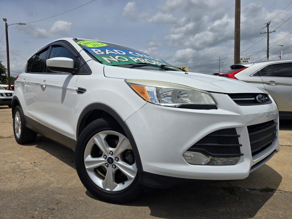 Front-right view of a white SUV at a dealership with a green banner on the windshield reading 'BAD CREDIT NO PROBLEM' and a 2014 sticker visible.