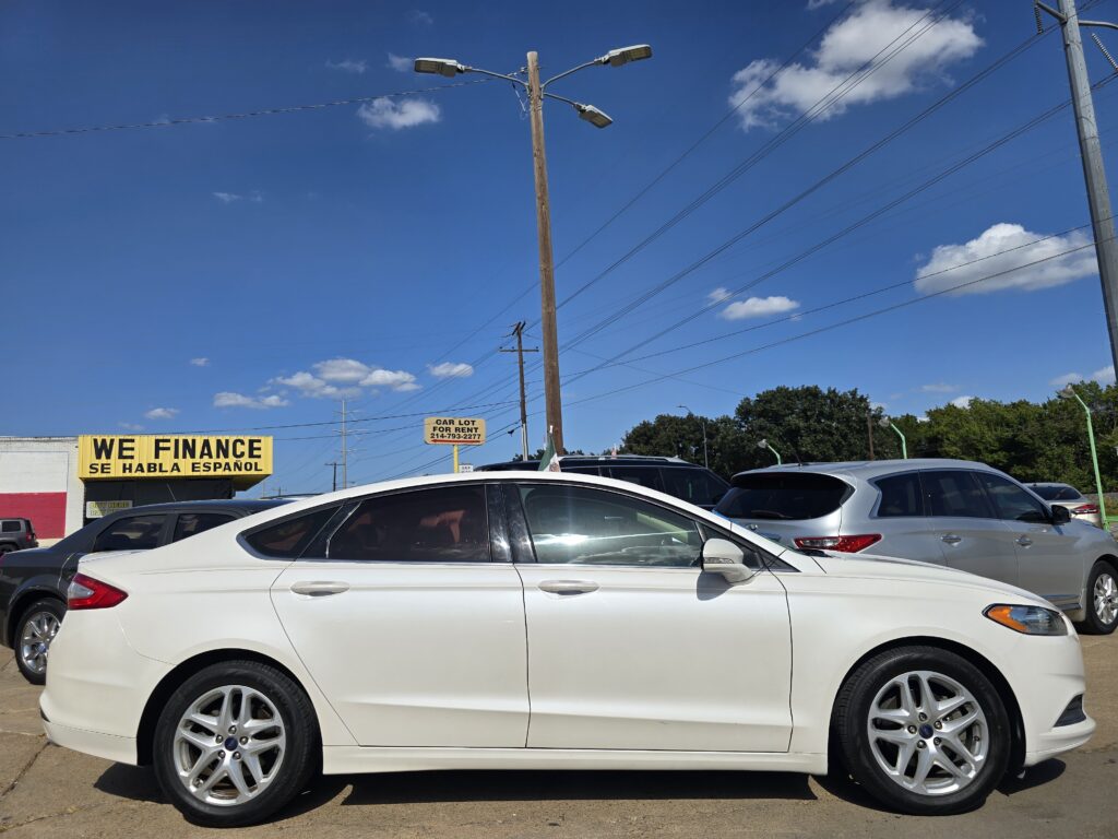 FORD FUSION SE